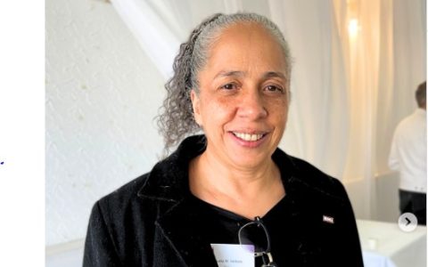 Profa. Me Claudia de Mattos Vellozo, Bacharel em Administração de Comércio Exterior e Mestre em Administração de Recursos Humanos, pela UMESP (Universidade Metodista de São Paulo) Bacharel em Direito Pelo Centro Universitário Fundação Santo André, MBA em Direito Empresarial e Civil pelo IBMEC. Atuou no magistério nível Superior e Pós-graduação por 30 anos. Tem atuado como Consultora e Assessora em Recursos Humanos por mais de 20 anos. Fundadora da Empresa Gestorh e membro titular do BNI (Business Network International) como Consultoria em RH, com ênfase em Recrutamento e Seleção