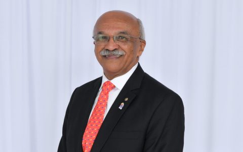 Prof. Me Luiz Carlos Barbosa de Lima, Bacharel em Administração e Mestre em Administração de Recursos Humanos, pela UMESP (Universidade Metodista de São Paulo). Atuou no magistério nível Superior e Pós-graduação por 30 anos. Tem atuado como Consultor e Assessor em Recursos Humanos por mais de 20 anos. Sócio Proprietário da Empresa Gestorh e membro suplente do BNI (Business Network International) como Consultoria em RH, com ênfase em Recrutamento e Seleção