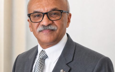 Prof. Me Luiz Carlos Barbosa de Lima, Bacharel em Administração e Mestre em Administração de Recursos Humanos, pela UMESP (Universidade Metodista de São Paulo). Atuou no magistério nível Superior e Pós-graduação por 30 anos. Tem atuado como Consultor e Assessor em Recursos Humanos por mais de 20 anos. Sócio Proprietário da Empresa Gestorh e membro suplente do BNI (Business Network International) como Consultoria em RH, com ênfase em Recrutamento e Seleção